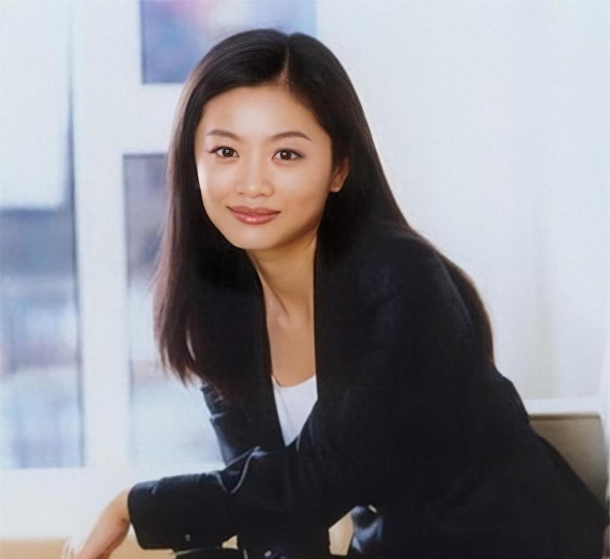 凤凰卫视当家花旦曾子墨：4年连生两个儿子，风光背后的艰辛