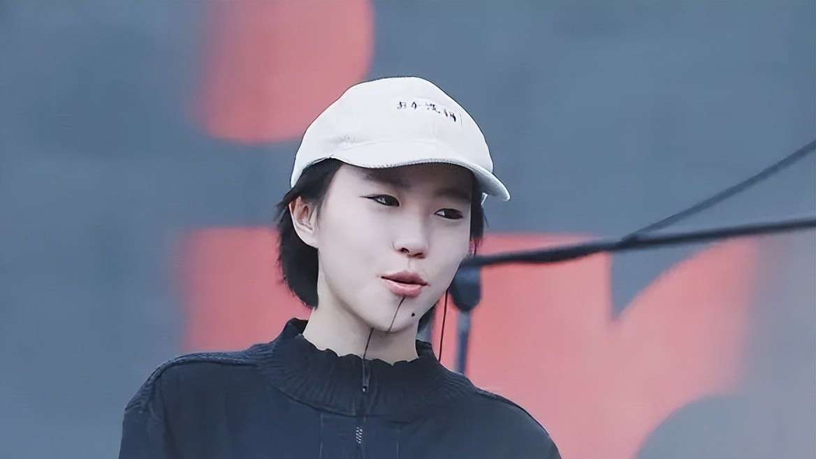 曝窦靖童和女友在国外结婚！另一半也是圈内人，两人年龄相差12岁