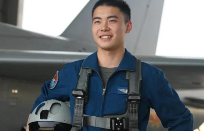 400名飞行员集体跳槽中国,誓要为中国“效力”扬言打死都不回国