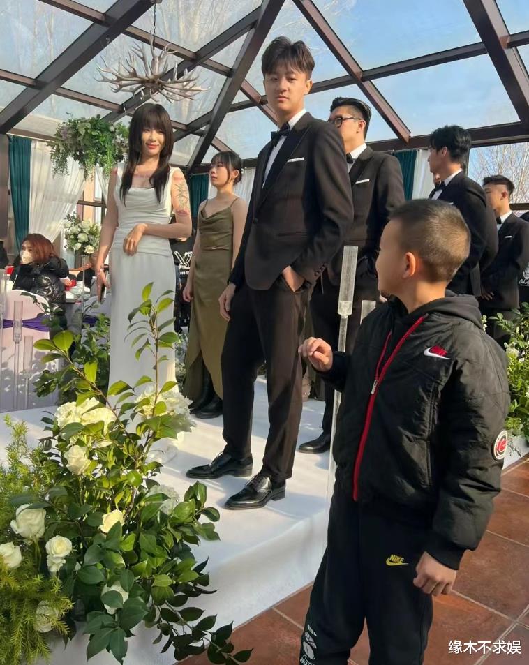 痞幼婚礼被排挤!遭伴娘翻白眼、站角落,更多花絮视频曝光!