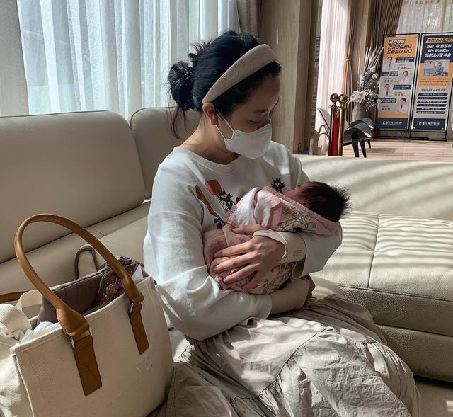 |韩女星直言后悔纹身,曾是在中国首先出道的韩国元祖女团成员!