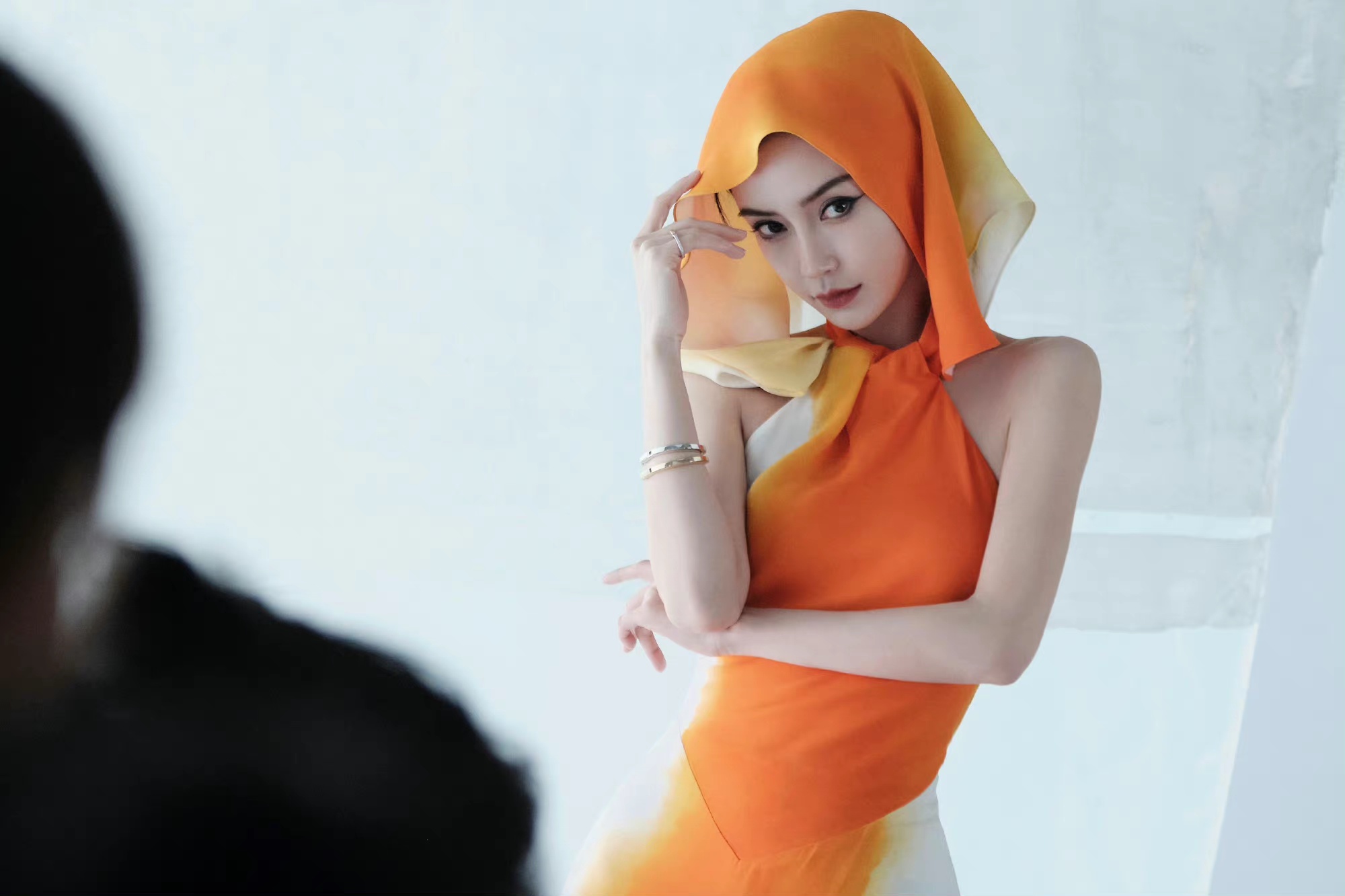 angelababy国外复出,网友质疑人脸已变