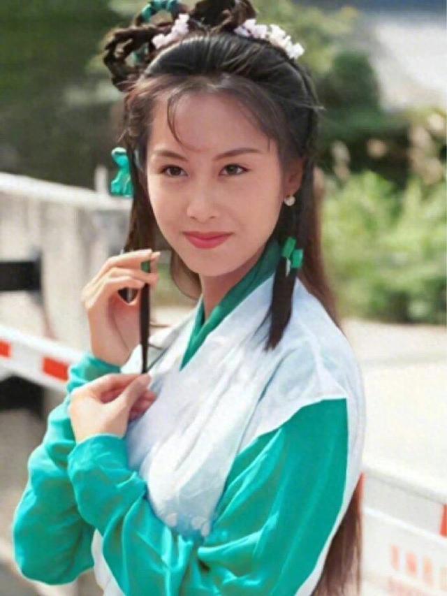 早期的古装港剧，靠丝带就可以编出不同的造型，并且各有千秋