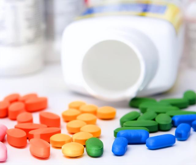 医生|每天吃维生素,竟吃出肝衰竭?医生劝告:这2种维生素别乱吃