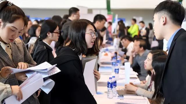 录取通知书|女儿拿到了博士录取通知书，父母为何都心情复杂？