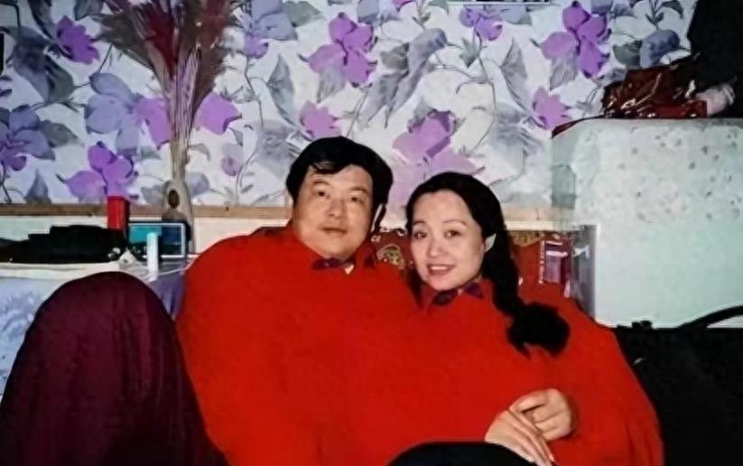 冯小刚主持葬礼，张国立痛念悼词，他的逝世，让半个娱乐圈都哭泣