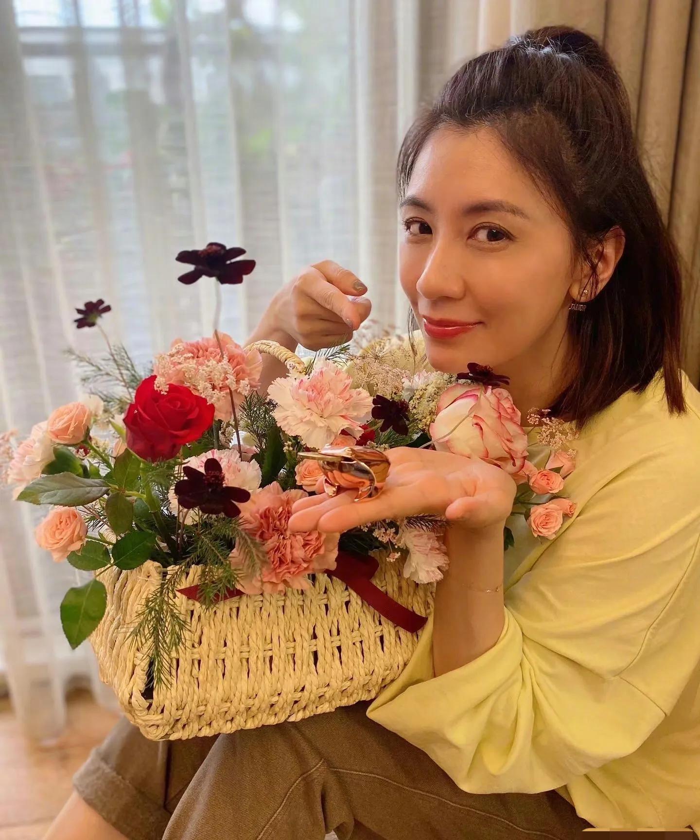 徐怀钰|徐怀钰开撕贾静雯?不顾还在录制期发文暗讽?