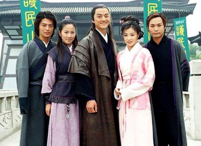 郭晋安|郭晋安专注打理自家生意,亲自到店招待客人,素颜出镜皱纹明显