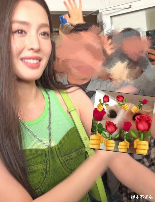 |古力娜扎回母校,一身行头超2万,肩部发青、裤子再掀热议!