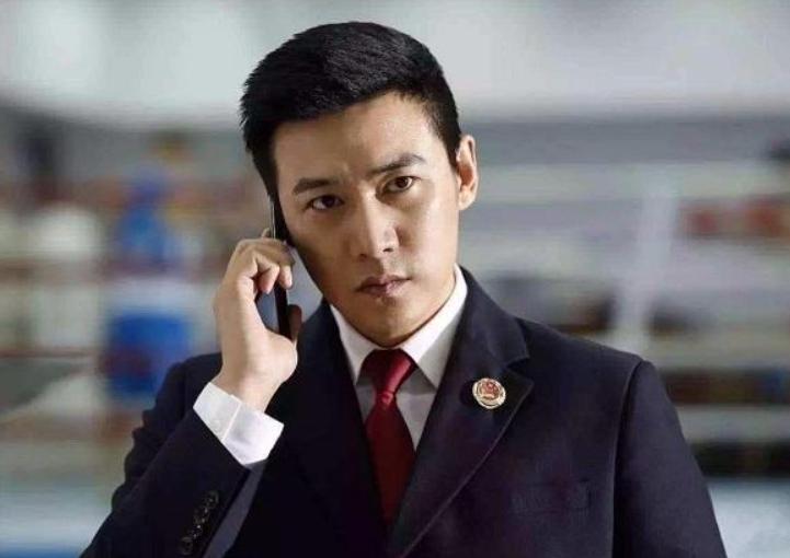 陆毅|陆毅晒一家四口闹元宵!母女三人齐露大长腿,14岁贝儿瘦如竹竿