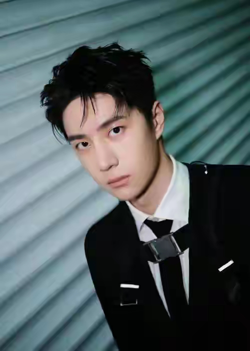 易烊千玺|易烊千玺满江红继续攀升,王一博无名消失无踪