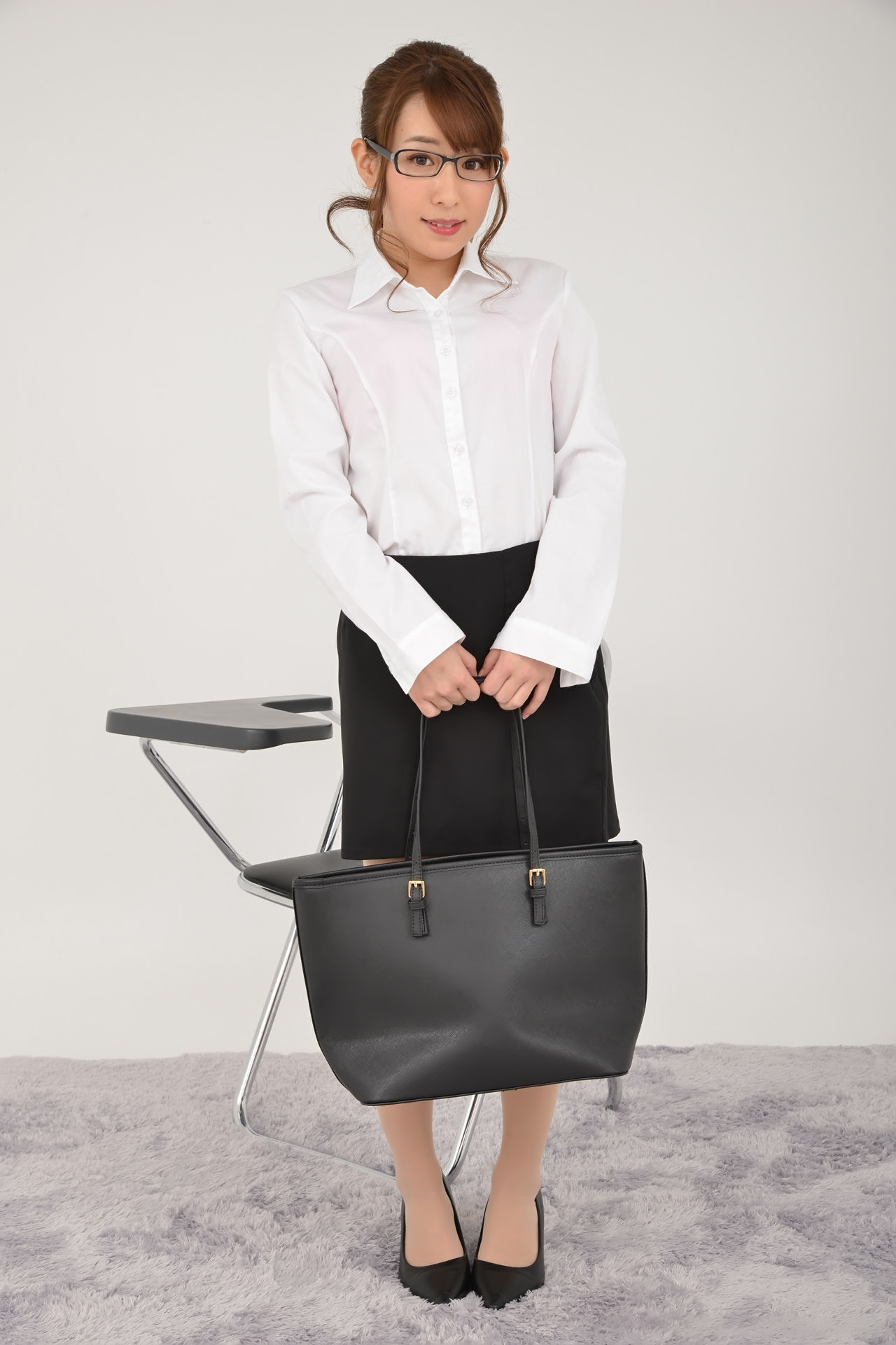穿衣搭配|魅惑职场风情：男人为何钟情于OL制服？