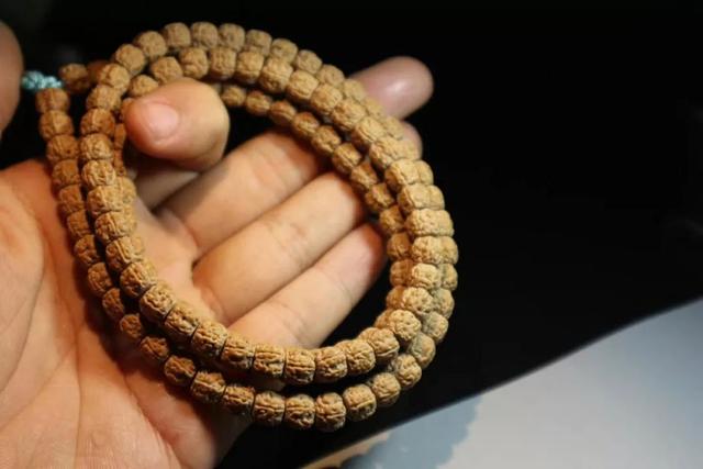 和田玉籽料|文玩圈的“武玩”,到底怎么玩?