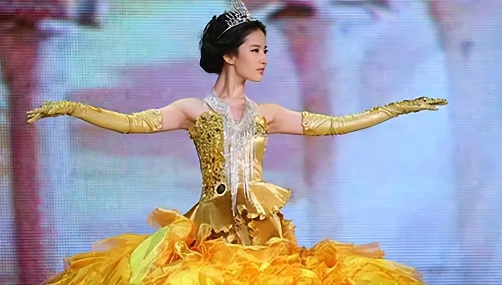 事实证明,35岁还“黑料不断”的刘亦菲,始终难逃“干爹”陈金飞