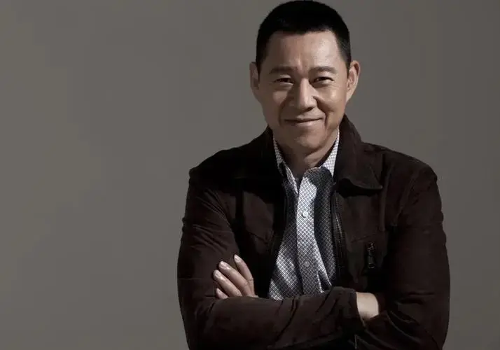 张丰毅妻子霍凡：被宠成女王，结婚29年无儿无女，将继子视如己出