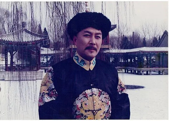 原定演员放了导演鸽子,替补演员临时救场,却演成经典的6个角色