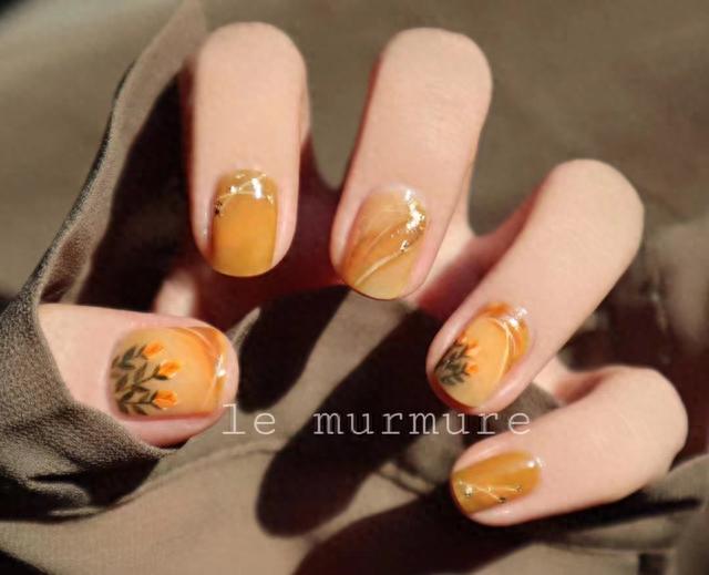 高贵显白美甲：金棕色YYDS--秋季美甲推荐