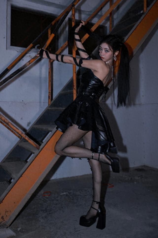 许佳琪双马尾暗夜甜辣风