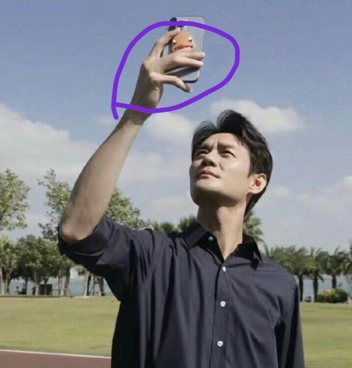 王凯|恋爱了？谭松韵王凯被扒使用同款手机壳，女配角曾暗示两人关系