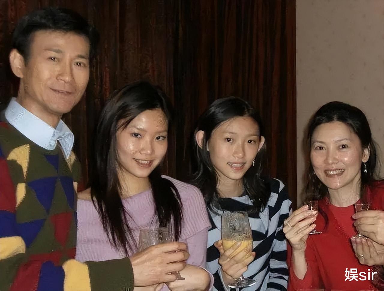 郑少秋55岁长女自杀，现任妻子回应：秋哥心情未平复，遗产给生母