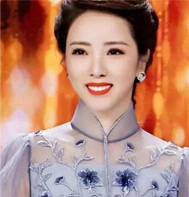 央视李思思离职原因流出：25万年薪难以糊口？原来一切都有迹可循