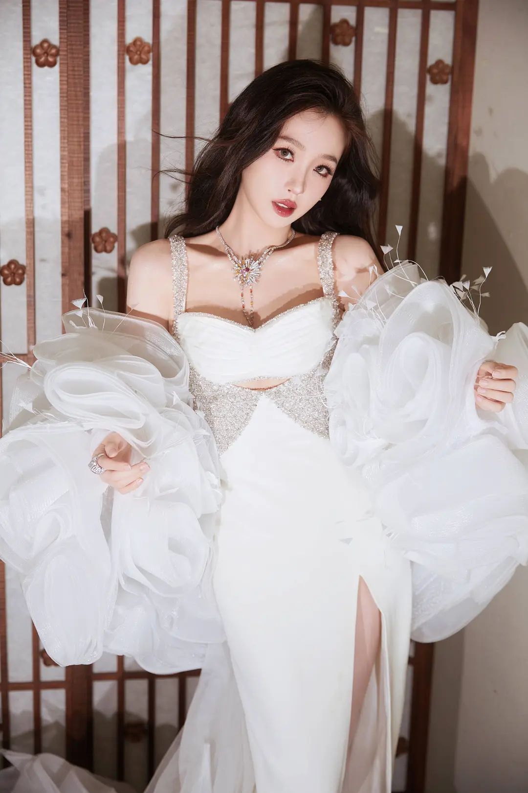 GQ盛典虞书欣生图一言难尽！妆容邋遢被吐槽刮了两层腻子，还嘟嘴