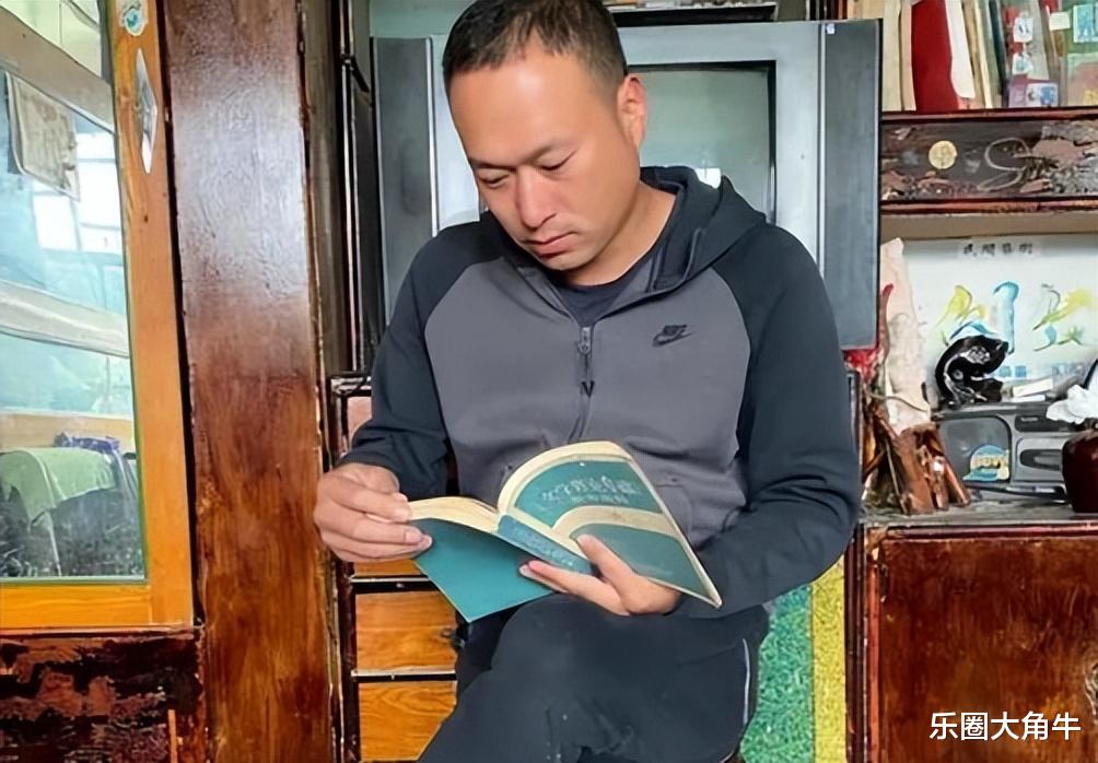 网红圈的人走茶凉,在“张同学”身上展现得淋漓尽致,他犯了大忌