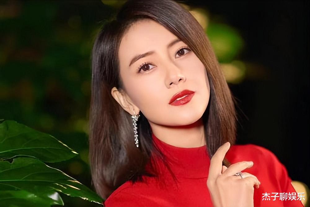 环保出行又气质!高圆圆骑单车接娃尽显彪悍,画面不要太温馨