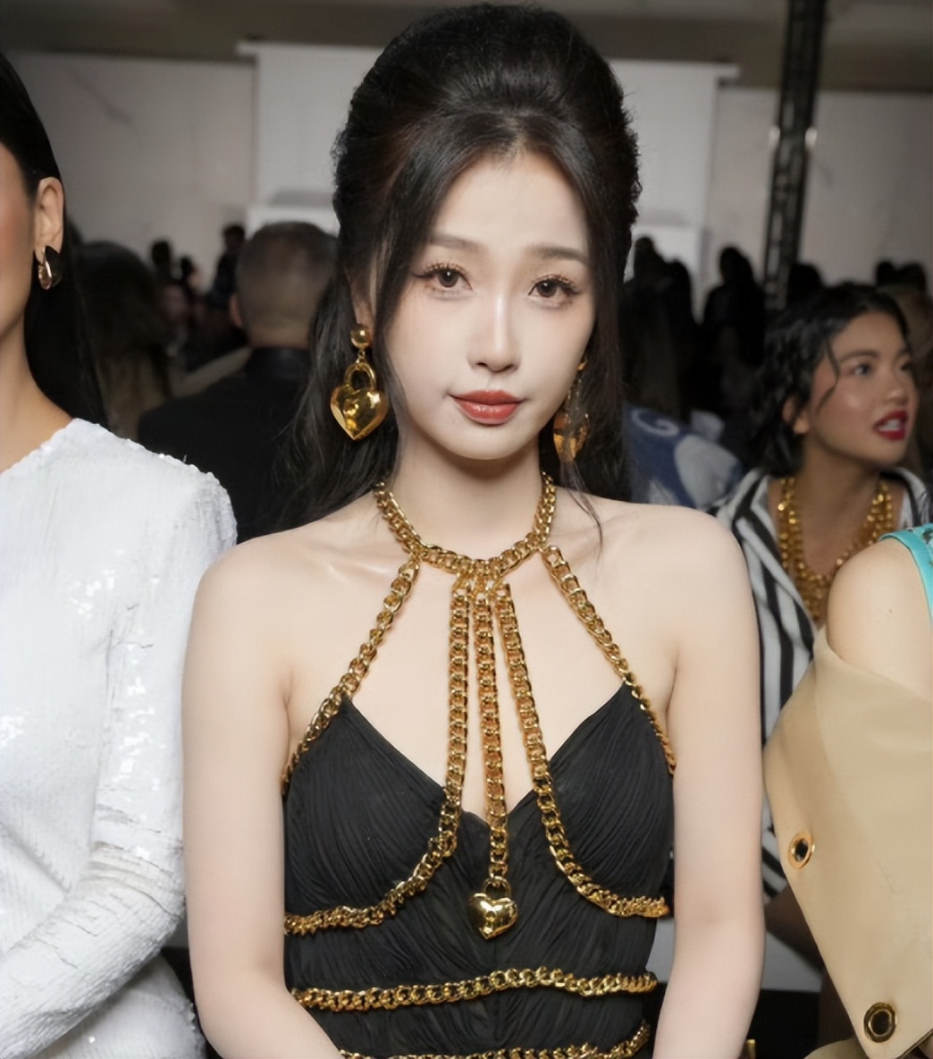 当红女星穿中式衣冠不整,扣子没系裤腿脏,和老外勾肩搭背惹争议