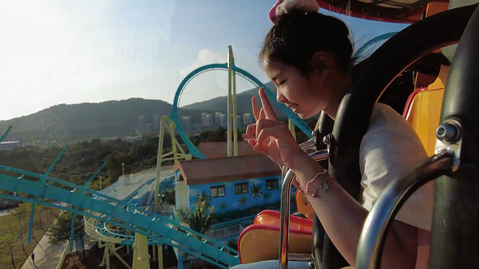 黄奕和女儿开心出游,11岁铛铛颜值变化大,获赞高级脸