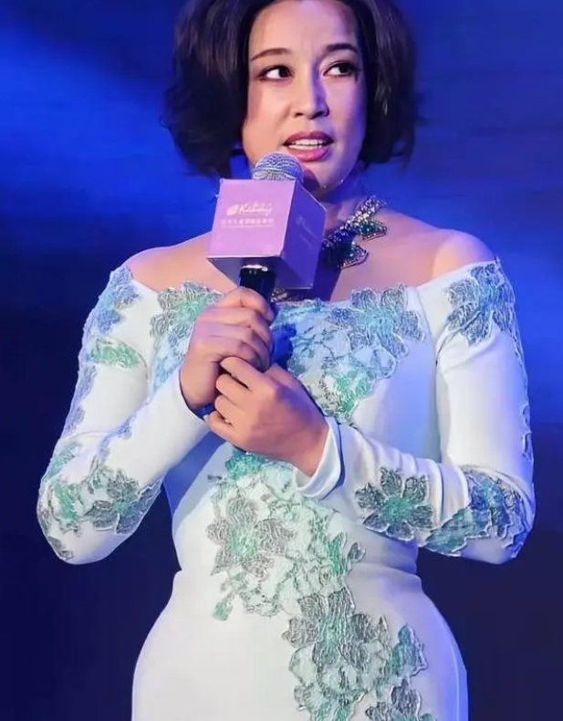 65岁刘晓庆穿泳衣秀曲线,身材依旧吸睛,网友:真的厉害了 - 娱乐资讯