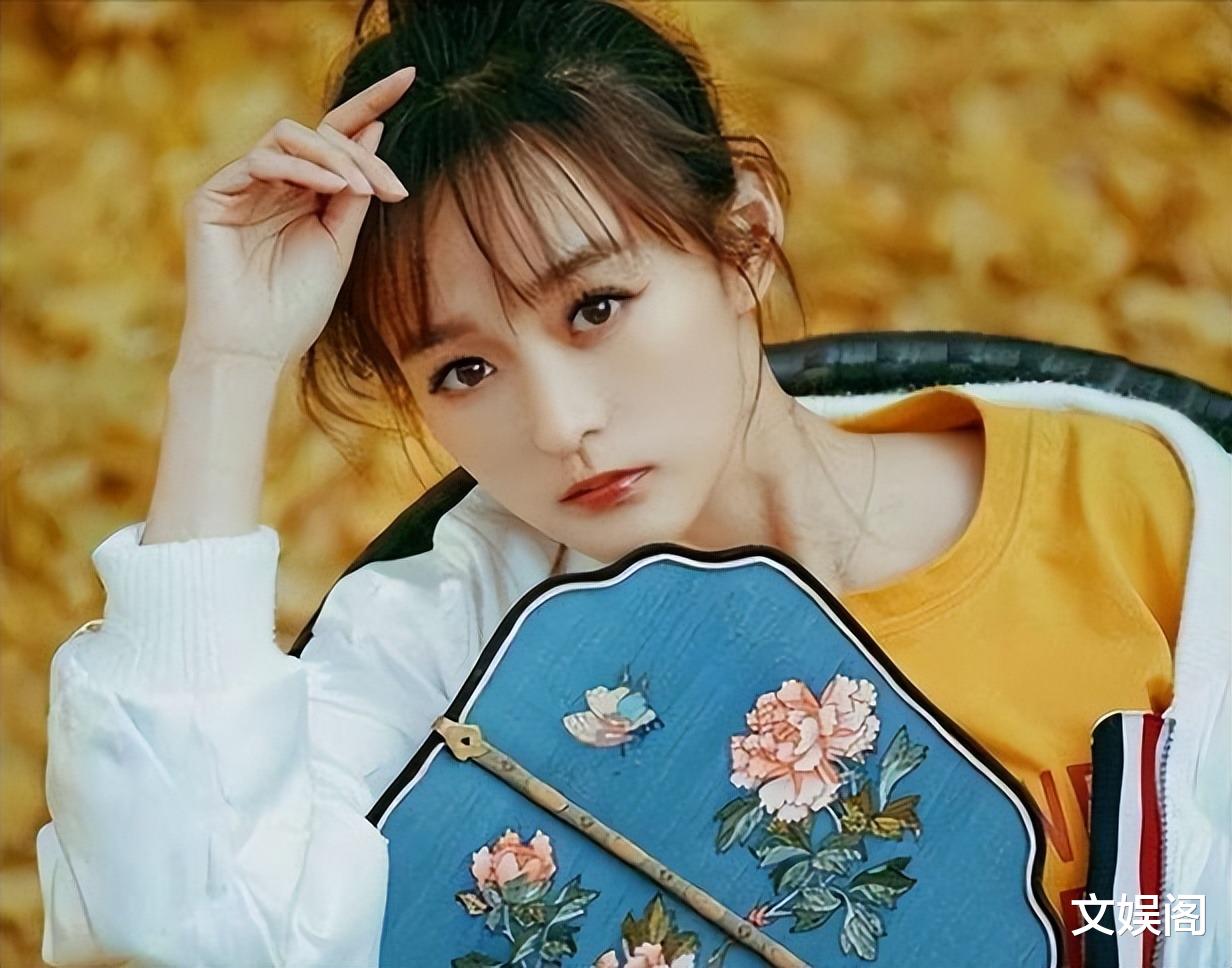 别具一格的何泓姗:为充游戏皮肤救场演戏,没想到意外火了