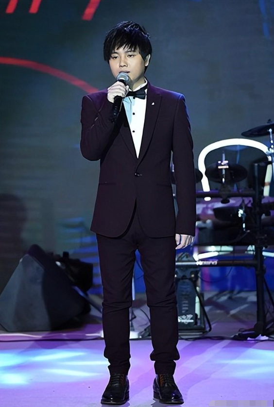 |“情歌王子”郑源：15岁开演唱会，19岁日赚万元，春晚都请不动他