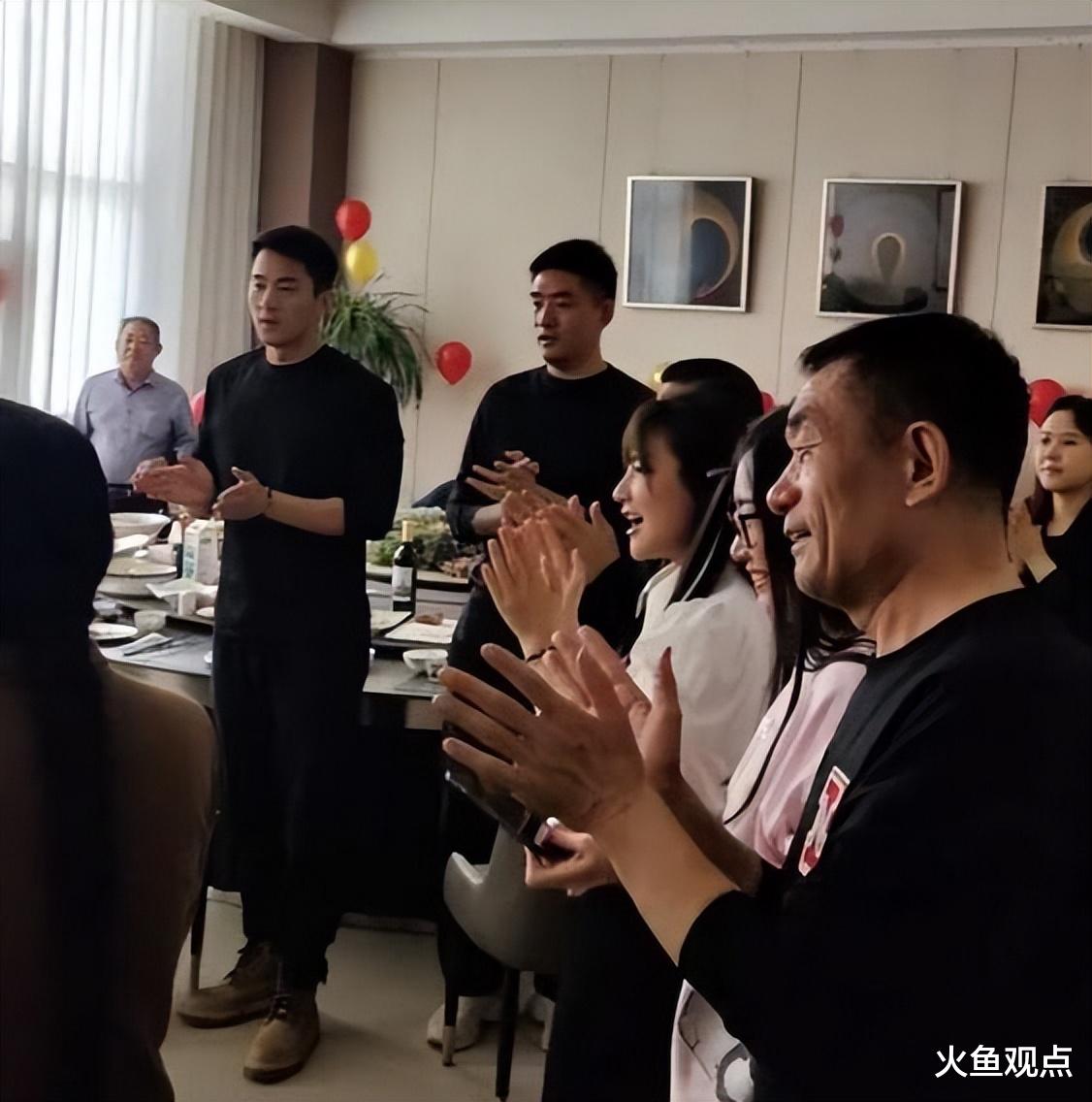 杨子母亲庆88大寿：前儿媳陶虹陪伴，不见黄圣依，输赢一目了然！