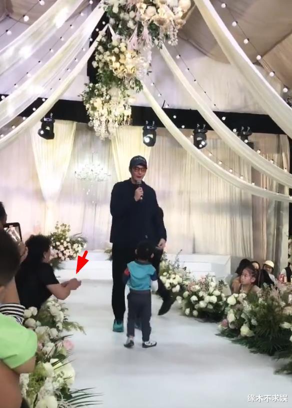 曝金世佳一家3口参加婚礼，二胎儿子像爸爸，结婚生子时间线曝光