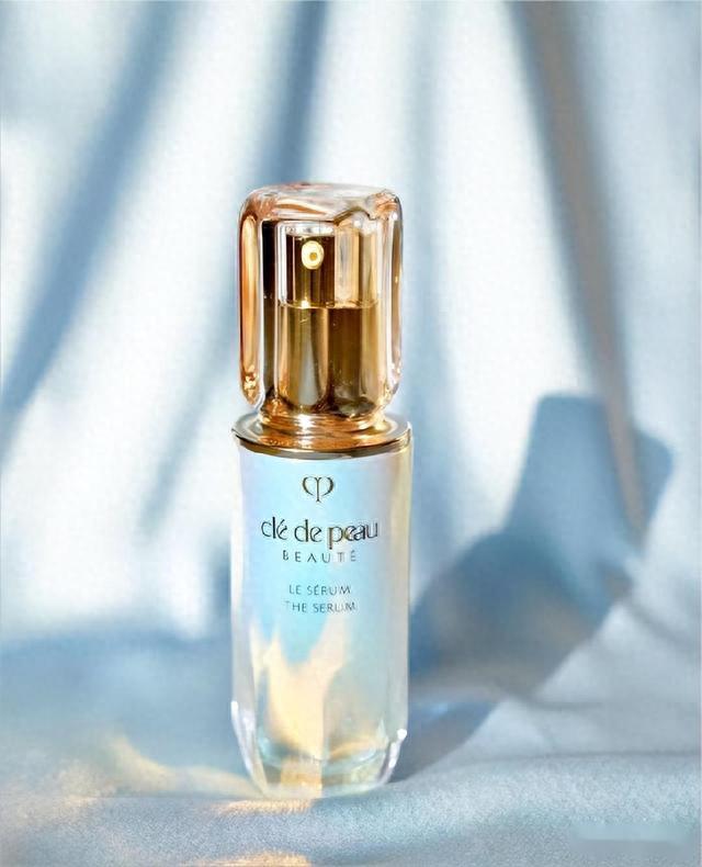 美白精华液推荐:有效改善粗糙暗黄，让皮肤变得透亮白皙很是不错