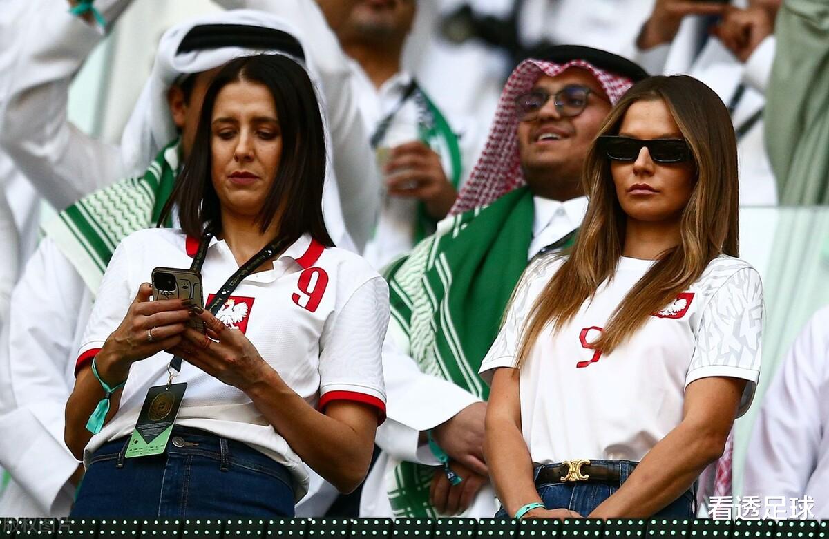 00后|莱万感情史：结婚10年感情稳定，初恋为高中同学，职业球员的楷模