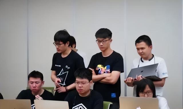 招聘|23岁用苹果手机有问题吗？上海一女大学生遇到奇葩招聘，后续来了