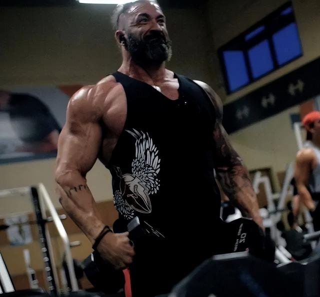 WWE职业选手,从肌肉猛男变性成女人,这画风我真不敢看….