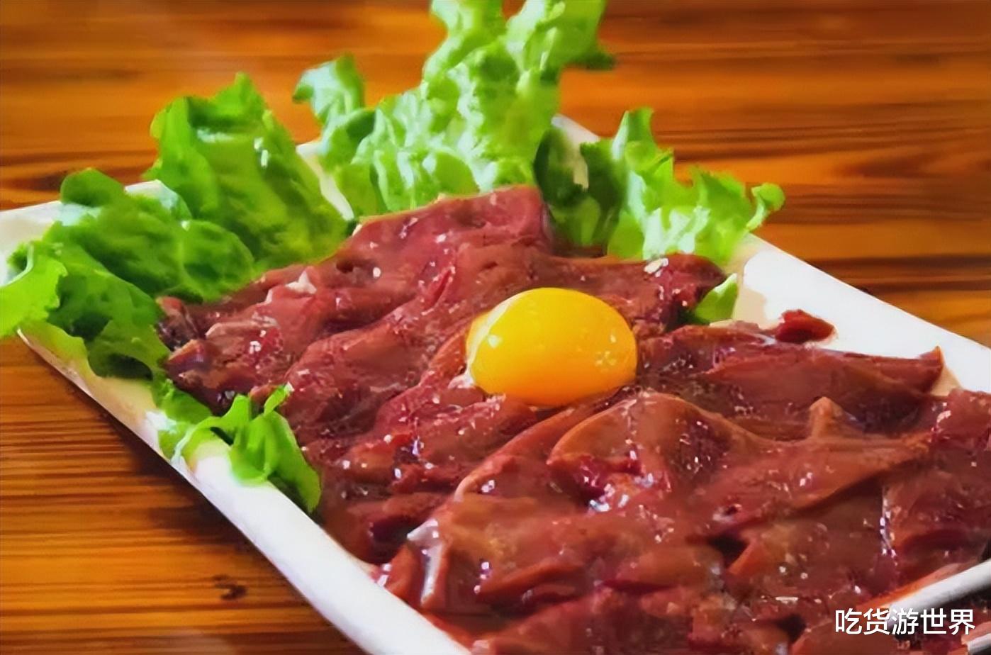 |吃火锅，盘子里为何都要垫几片生菜？店老板：懂的都是内行人
