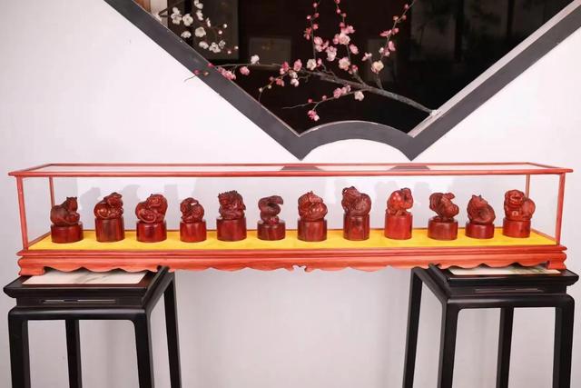 小叶紫檀|十二生肖!大师级小叶紫檀手工木雕作品!漂亮