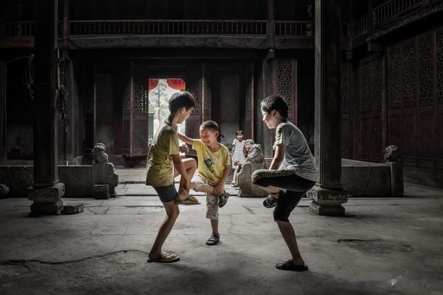 售货员|那年去二姑家走亲戚，吃了三个大虾，二姑说我没规矩，过后我才懂