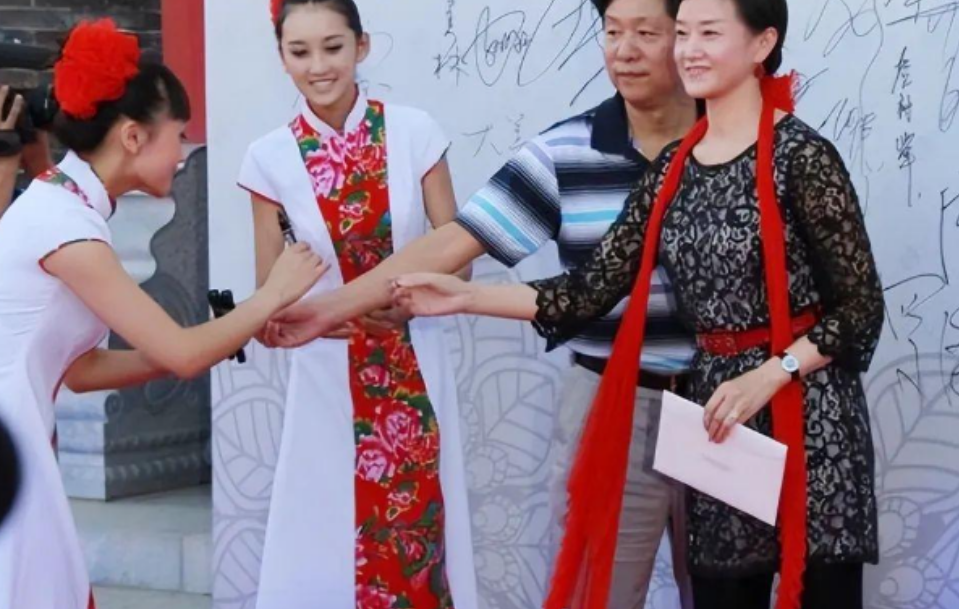 宋祖英丈夫身份曝光，身居高位却默默无闻，难怪宋祖英会嫁给他