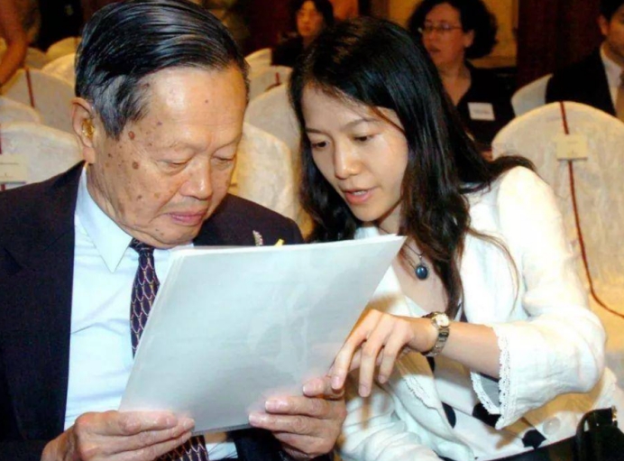 离婚成定局？曝翁帆签好协议净身出户，杨振宁的摊牌只是一厢情愿