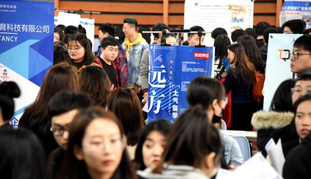 |四年学习一着就业KTV?高校春招现“KTV公主”一职,校方有回应