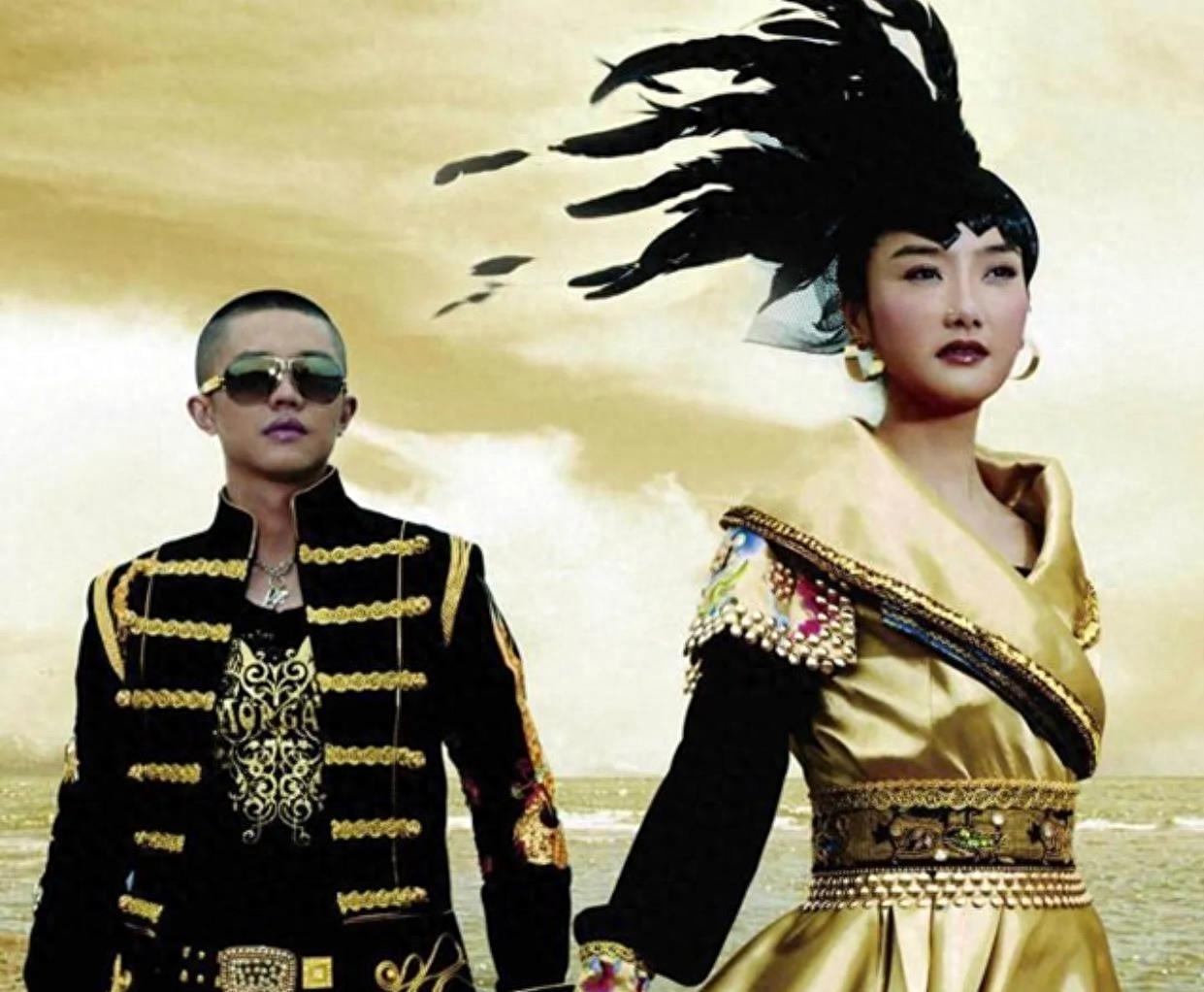 玲花终于不再隐瞒,承认与曾毅有“特殊关系”,我们被骗了20年