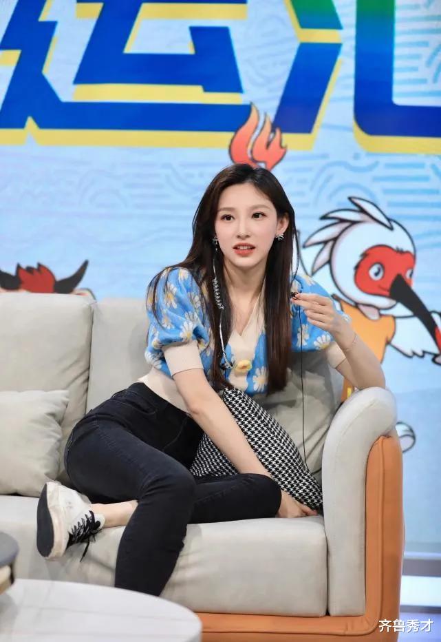 主持人|春晚女主持人换代，龙洋、马凡舒和王佳宁取代周涛、董卿和朱迅