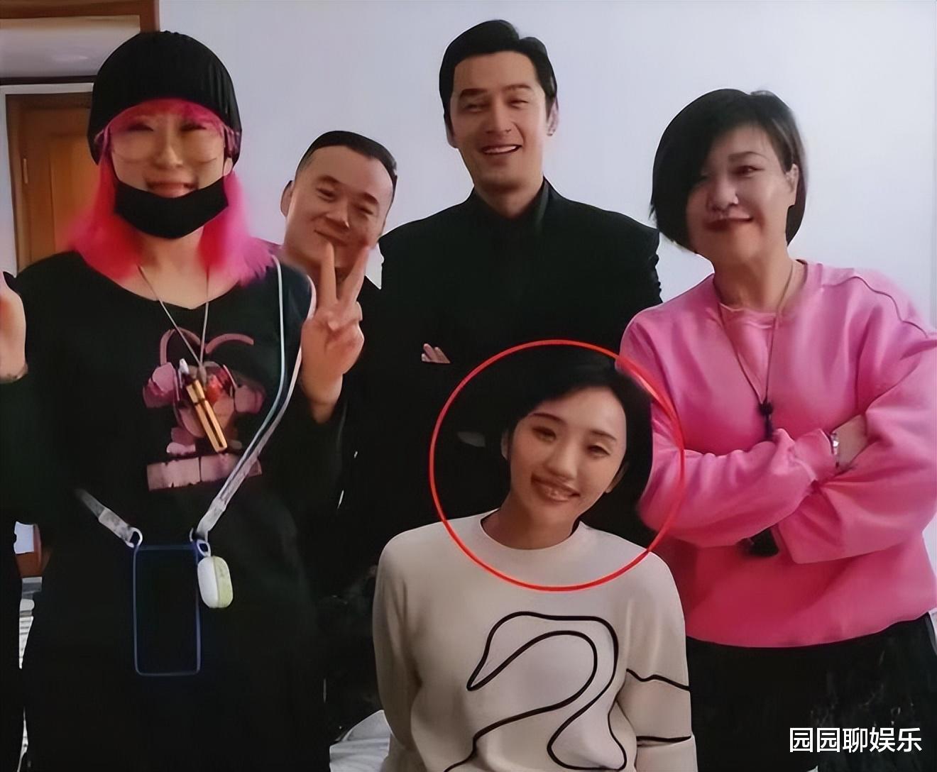 胡歌|回顾：胡歌老婆黄曦宁近照流出，终于知道胡歌为什么要娶她了