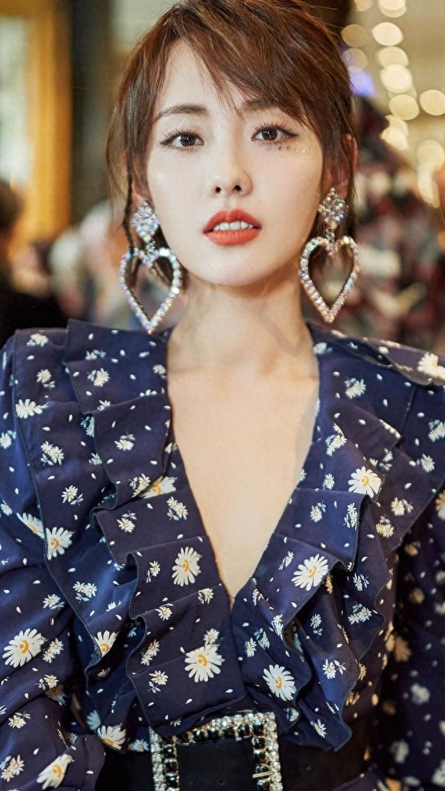 杨颖事件愈演愈烈!央视三农将其除名,新综艺被抵制,恐彻底凉凉