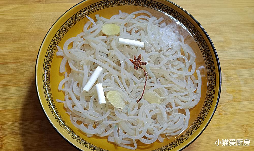 猪皮冻|猪皮不要再扔掉,教您熬制成皮冻,营养又味美,大人孩子都爱吃